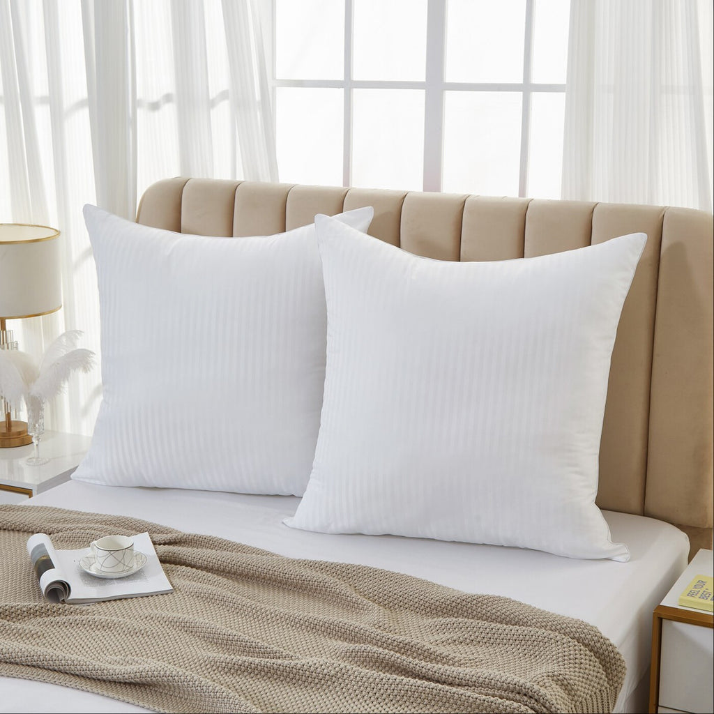 Lot de 2 Oreillers en Microfibre Respirante avec Garnissage Synthétique Imitation Duvet à Rayures Satinées 65x65cm Blanc
