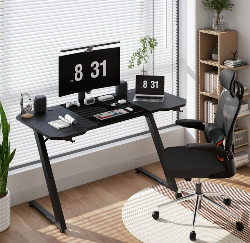 Table de jeu, bureau de jeu, 120 x 60 cm, table pour PC, table de jeu avec surface en fibre de carbone, bureau informatique robuste avec crochet pour casque, noir